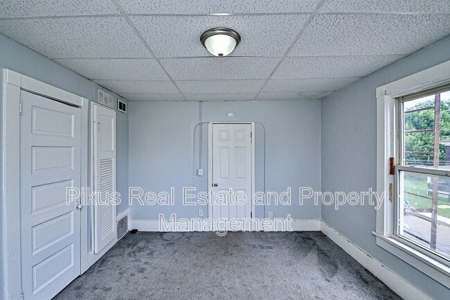 Building Photo - 825 7th St NW