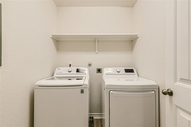Building Photo - Awesome Amenities!