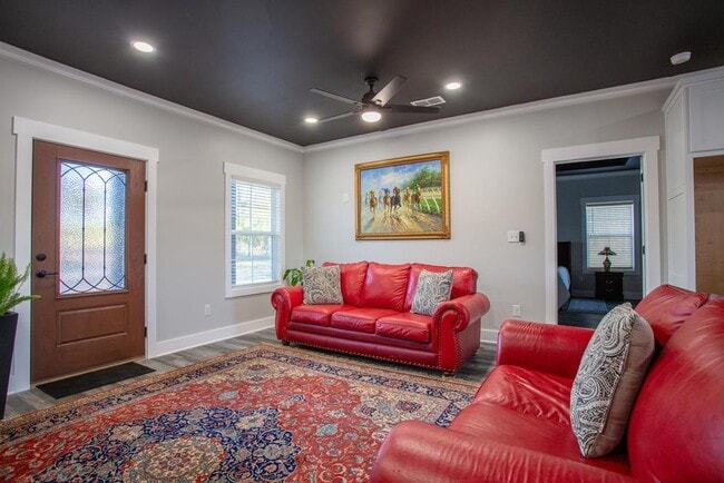 Building Photo - 823 Meridian Rd