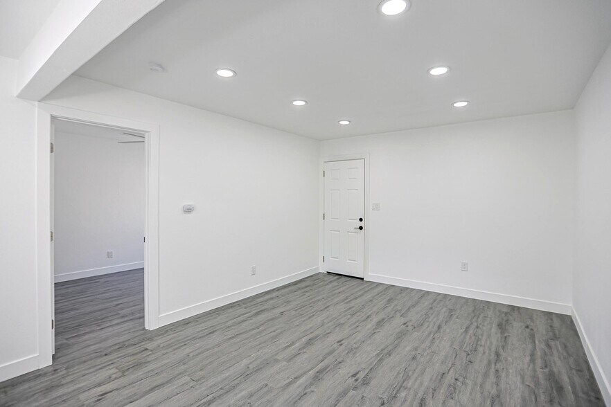 Building Photo - 438 W Holt Ave