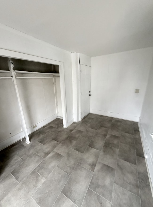 Building Photo - 3 Bedroom - 1 Bath Home WITH PROMO: ONE MONTH FREE!