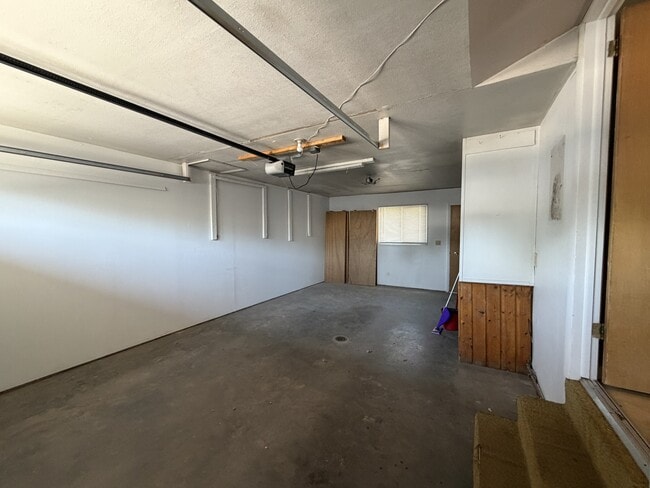 Building Photo - 414 1st St