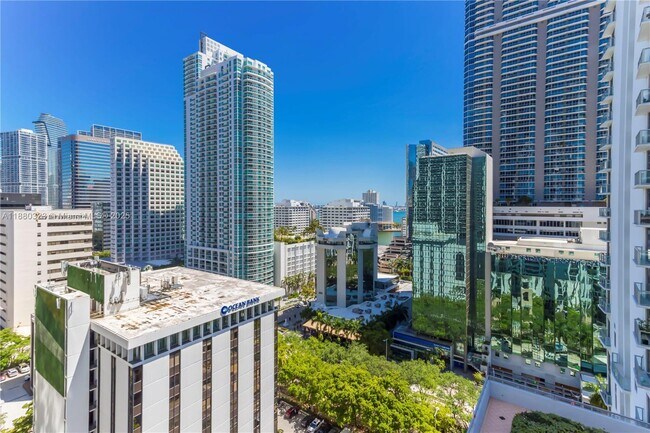 Building Photo - 1050 Brickell Ave