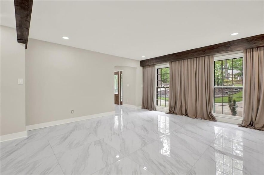 Building Photo - 3270 Brookview Dr