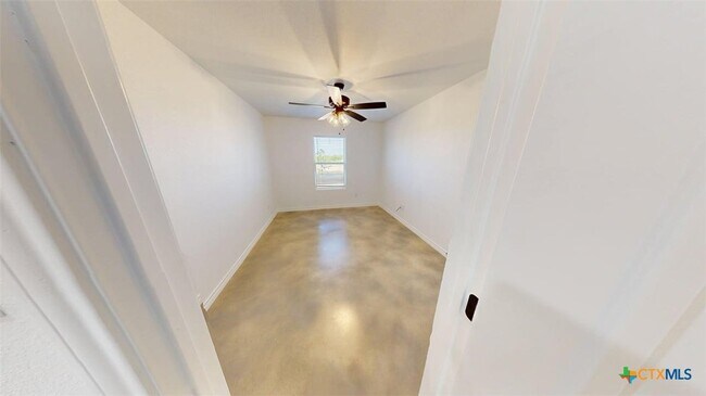 Building Photo - 907 Smoke Tree Ln