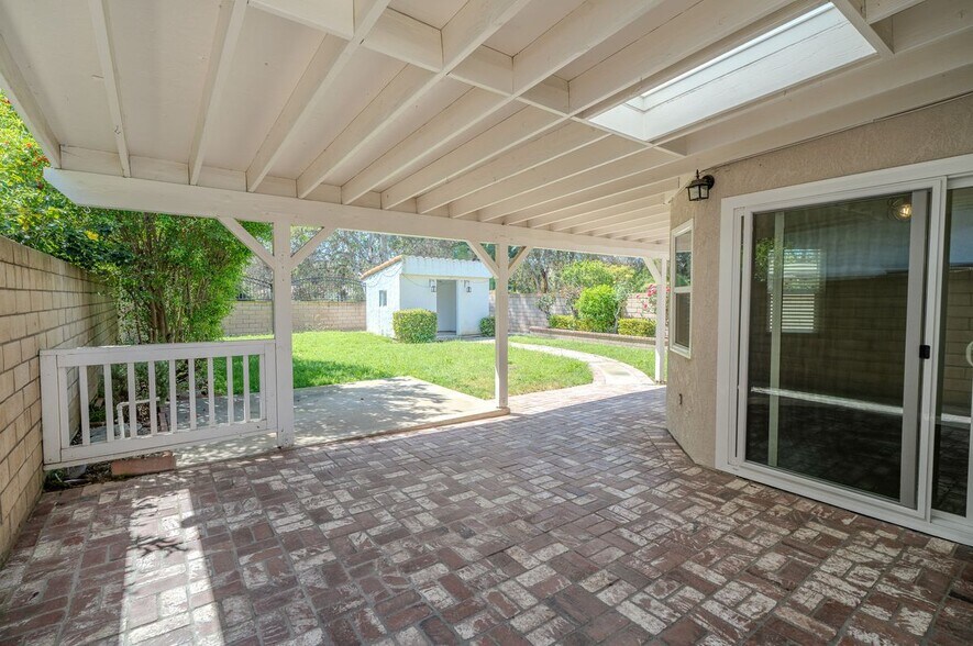 Building Photo - 3099 Oakview Ln