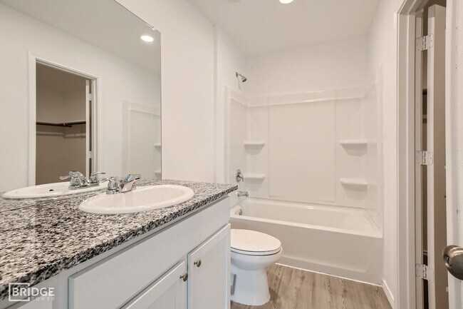Building Photo - 2408 Lake Hls
