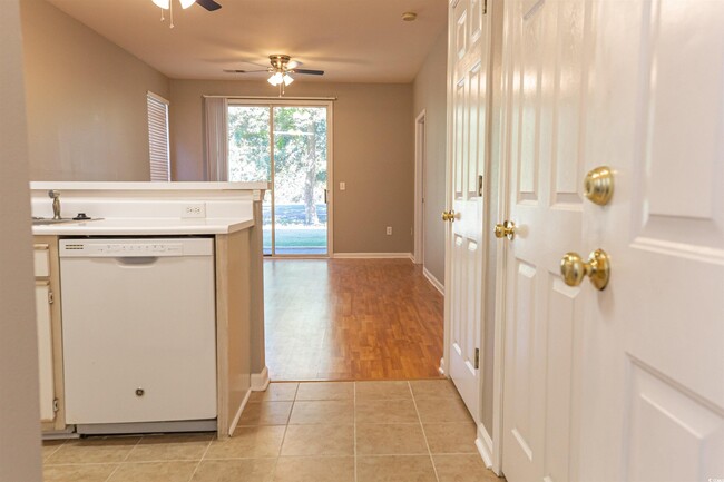 Building Photo - 1310 River Oaks Dr
