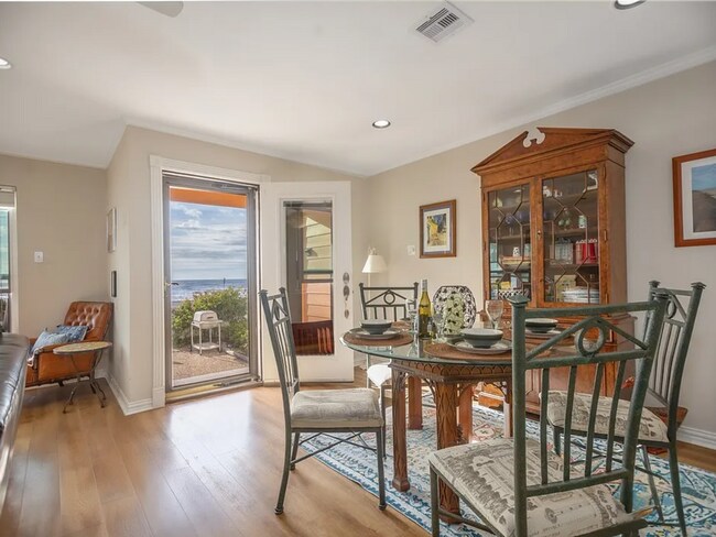 Building Photo - 8316 Seawall Blvd