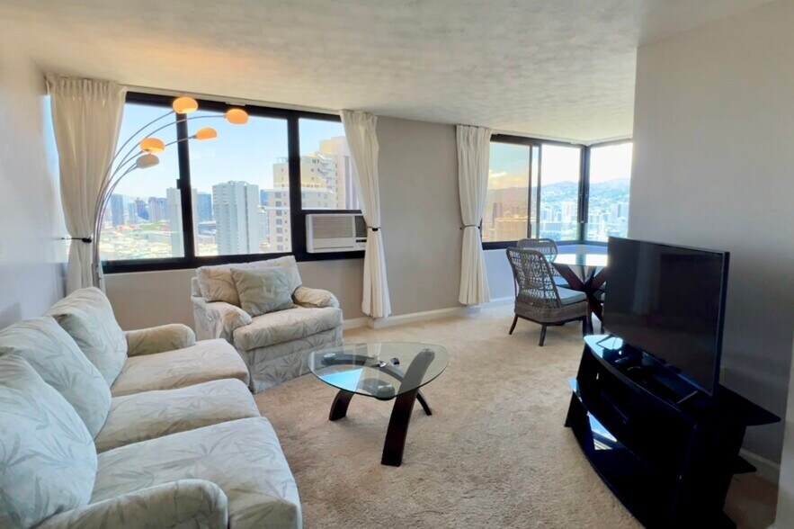 Building Photo - 343 Hobron Ln