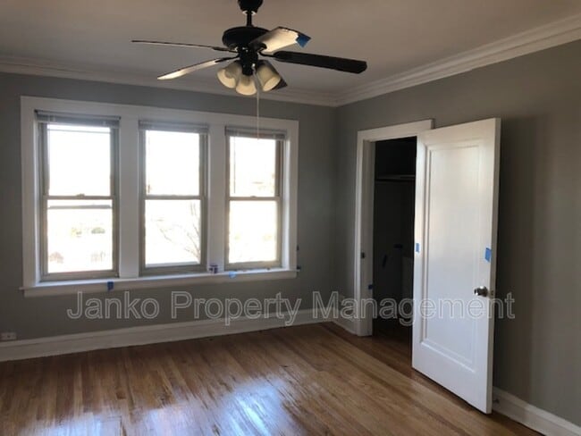 Building Photo - 2907 W 56th St