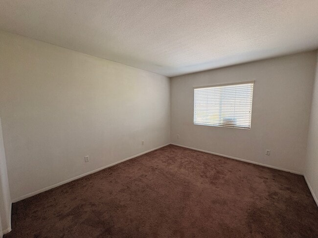 Building Photo - EASTVALE GREAT NEIGHBORHOOD- 4+2.5 EXECUTIVE HOME, QUIET NEIGHBORHOOD - AVAILABLE NOW!!! ONLY 2 C...