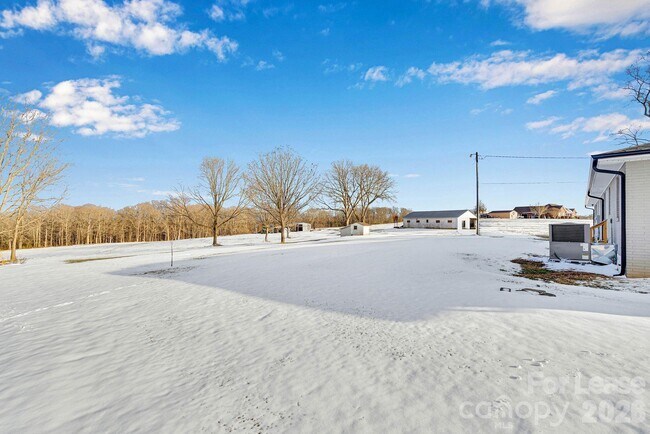 Building Photo - 2765 Long Cir