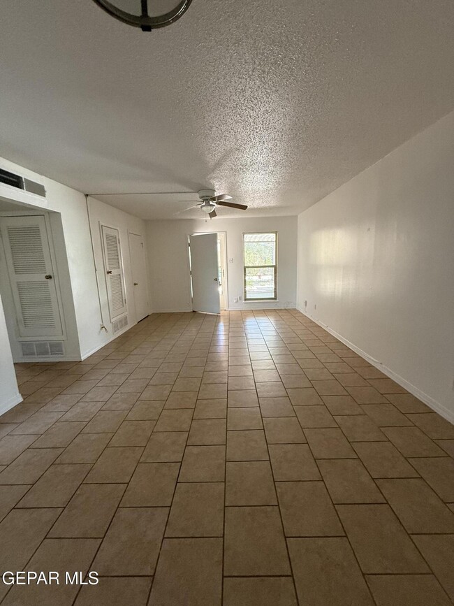 Building Photo - 6828 Escondido Dr