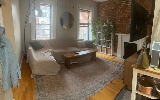 Primary Photo - 204 Warren St