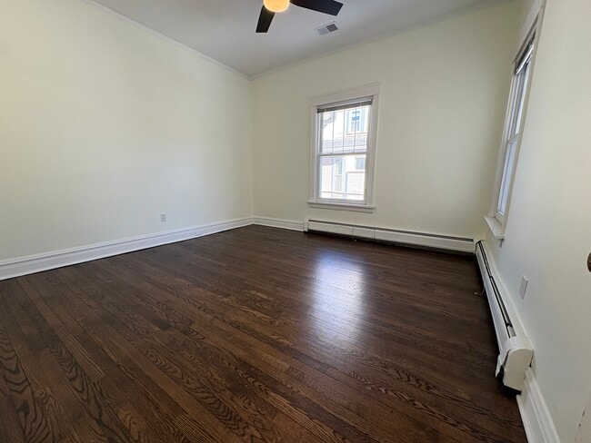 Building Photo - 416 N Grove Ave