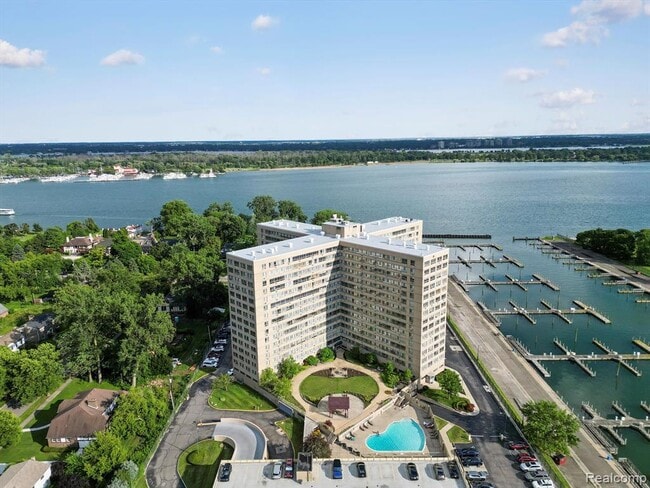 Building Photo - 8900 E Jefferson Ave