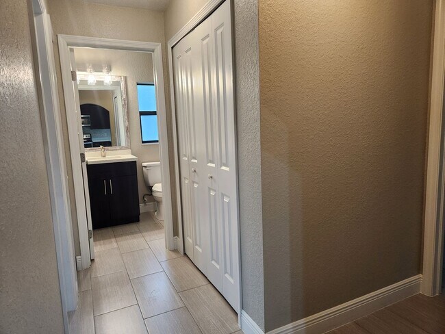 Building Photo - Duplex for rent