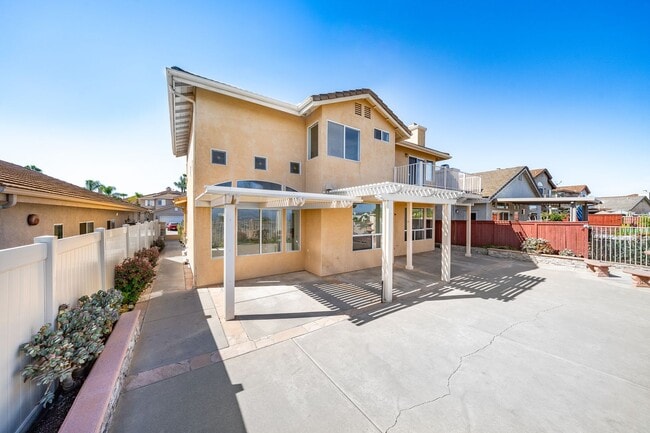 Building Photo - 4 Bedroom View Home in Emerald Heights | 3-Car Garage | Guard Gated Community