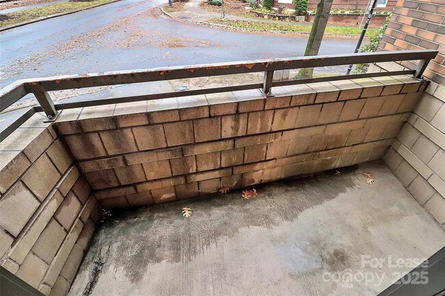 Building Photo - 712 N Davidson St