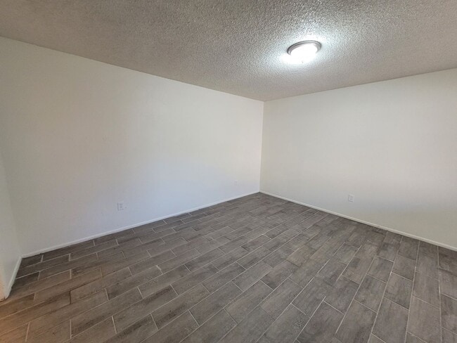 Building Photo - 2630 S Virginia Dr