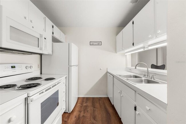 Building Photo - 4000 SW 23rd St