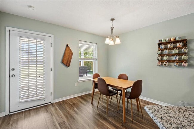 Building Photo - 8665 El Paseo St