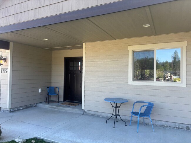 Building Photo - Sandpointe Home