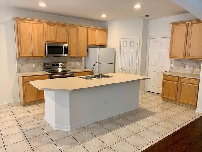 Building Photo - 130 Ledgestone Pl