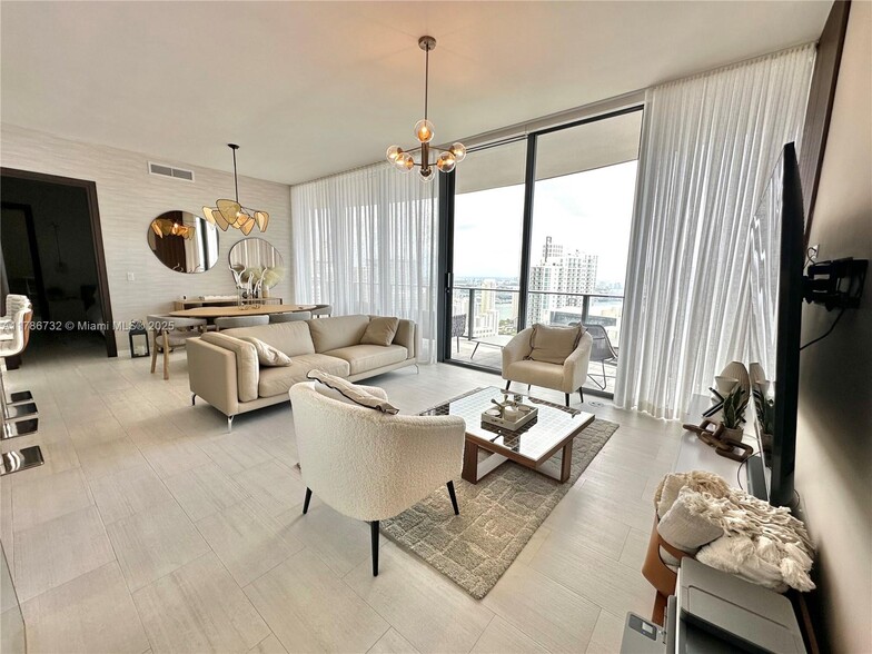 Primary Photo - 1000 Brickell Plz