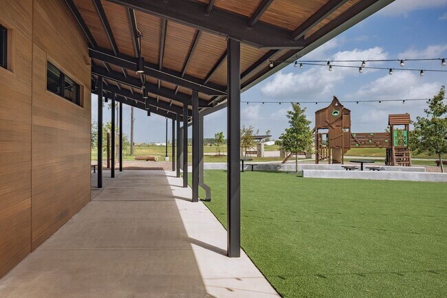 Building Photo - 21730 Heather Elm Dr