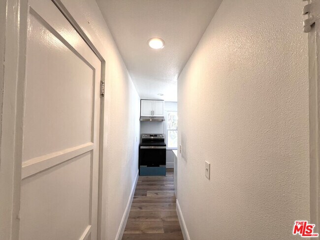 Building Photo - 1828 S Gramercy Pl