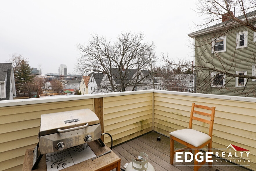 Building Photo - 12 Montcalm Ave