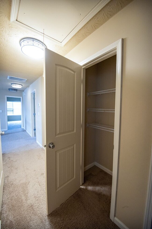 Building Photo - Beautiful home available today!