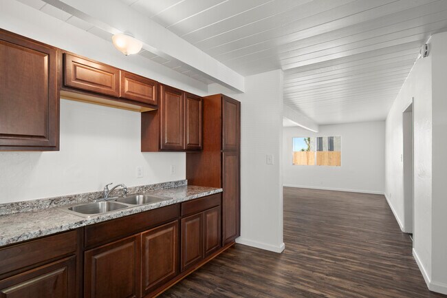 Building Photo - 5415 Lenox Dr