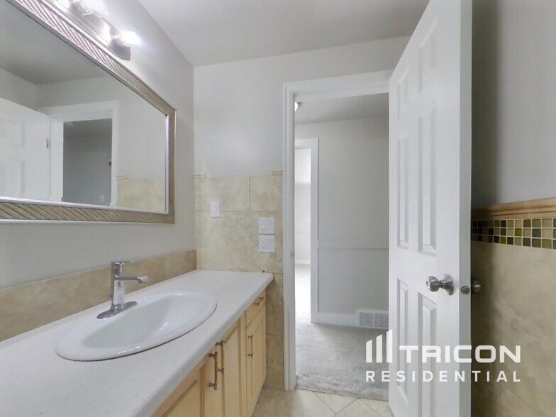 Building Photo - 1370 N 4700 W