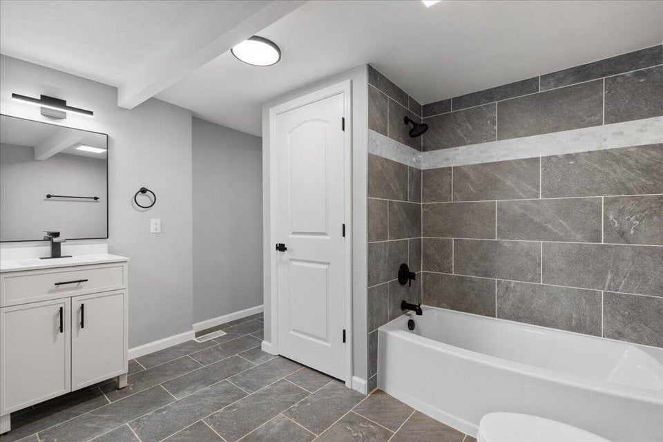 Building Photo - 1901 Walker Ave