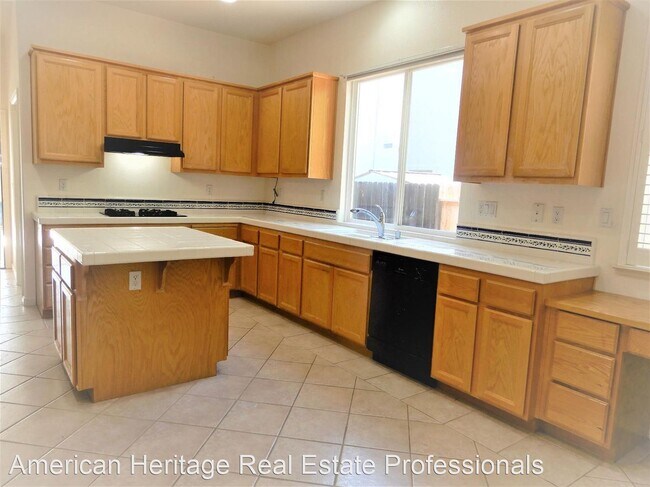 Building Photo - 4 br, 3 bath House - 2435 Minden Way