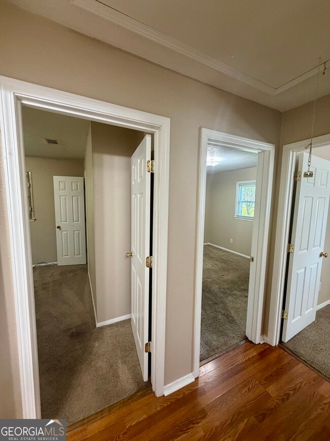 Building Photo - 814 Crestwood Terrace