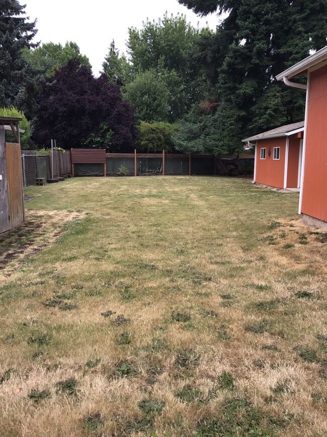 Building Photo - Large 2 bed 1 Bath