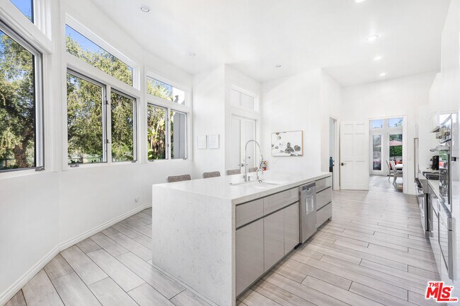 Building Photo - 11037 Anzio Rd