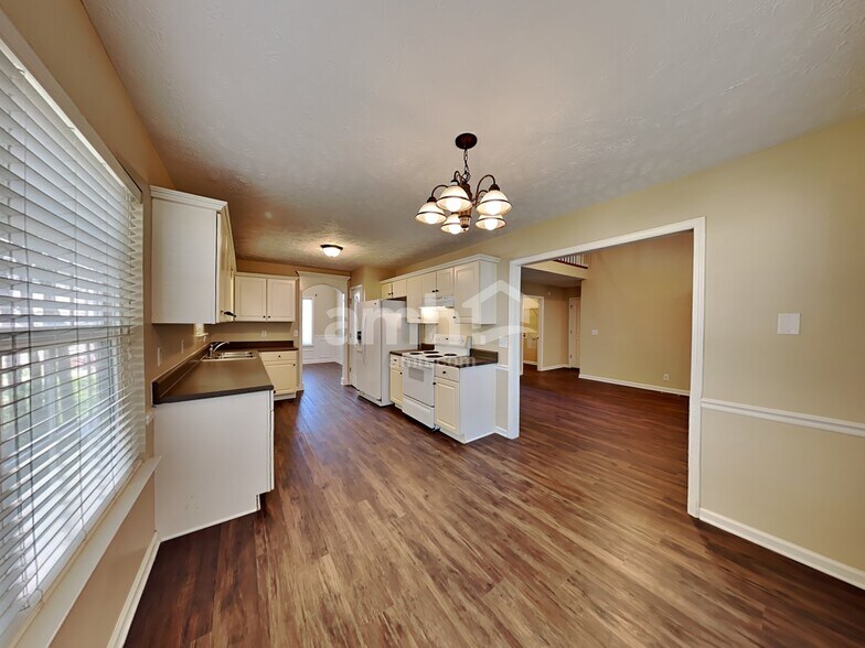 Building Photo - 2519 Claymore Run