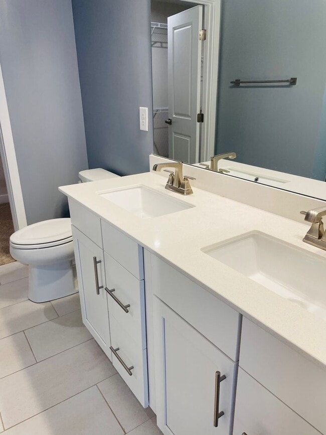 Building Photo - Sophisticated and Spacious 3BR-3.5 Bath To...
