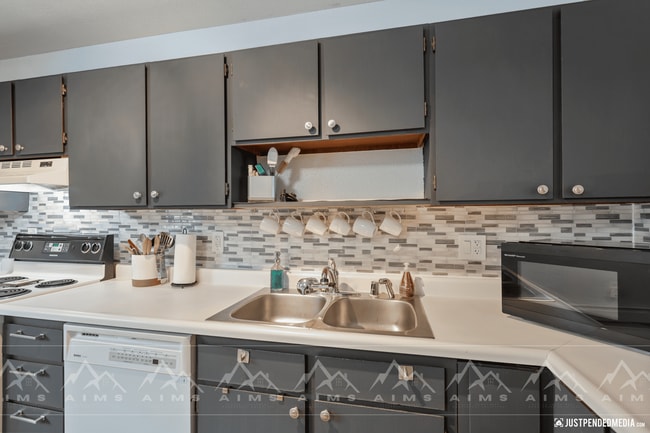 Building Photo - 12739-12739 Tanada Loop