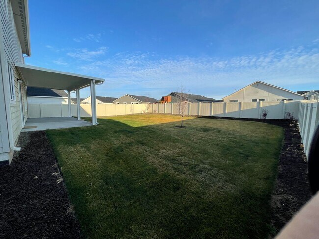 Building Photo - Newer 4 Bed / 2.5 Bath House For Rent _ Plus Large Bonus Room!!