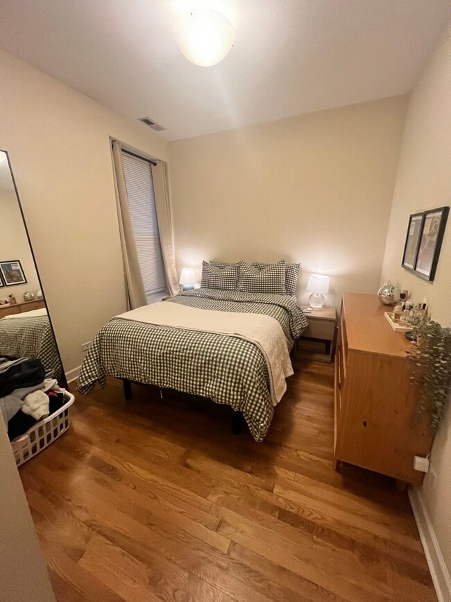 Building Photo - 3739 N Milwaukee Ave