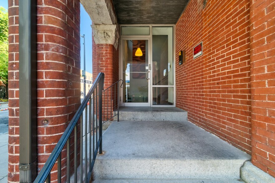 Building Photo - 511 S Bond St