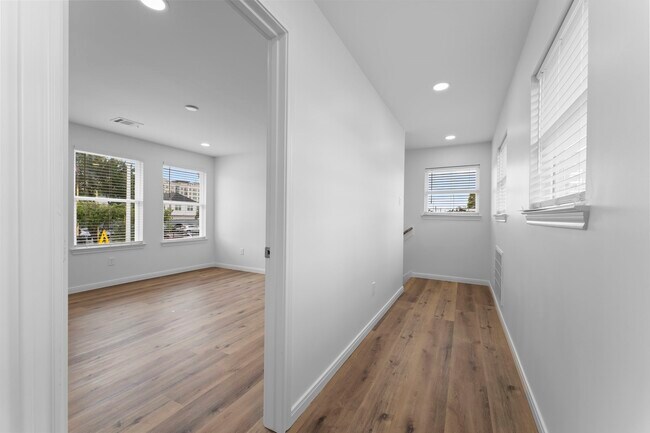 Building Photo - 1507 N Durham Dr