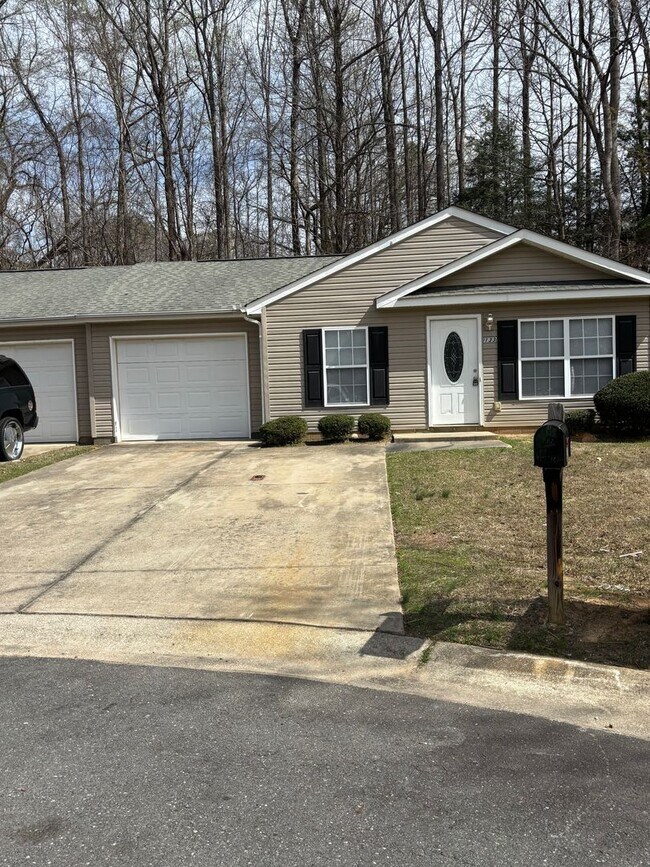 Building Photo - Homes of Hope 3 Bedroom, 2 Bathroom Home in York, SC