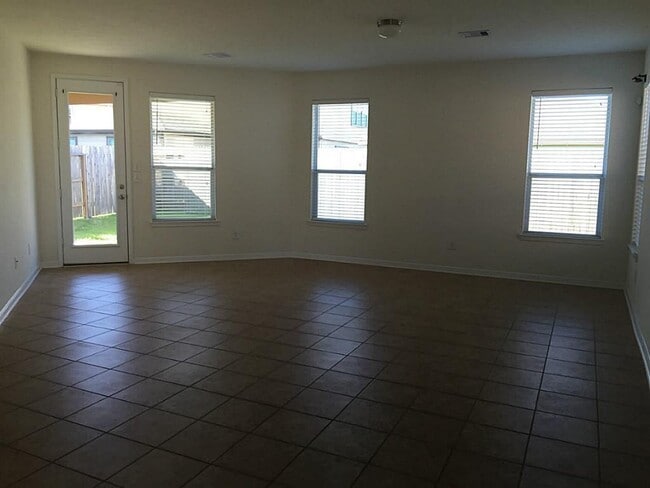 Building Photo - 21015 Blackstone Villa Ln